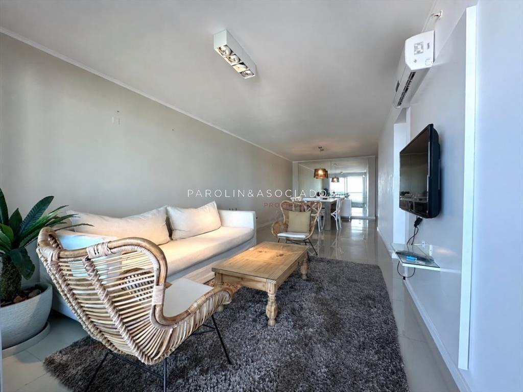 Departamento en Venta de 3 Dormitorios en Wind