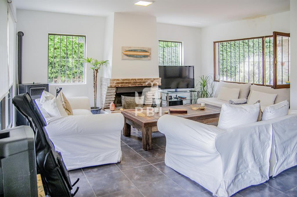 Excelente chalet de 5 dormitorios en venta a de -