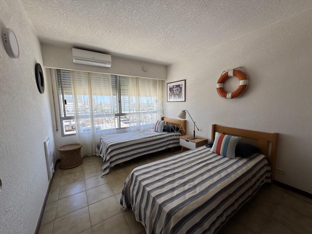 Apto de 1 dormitorio muy bien ubicado en con de