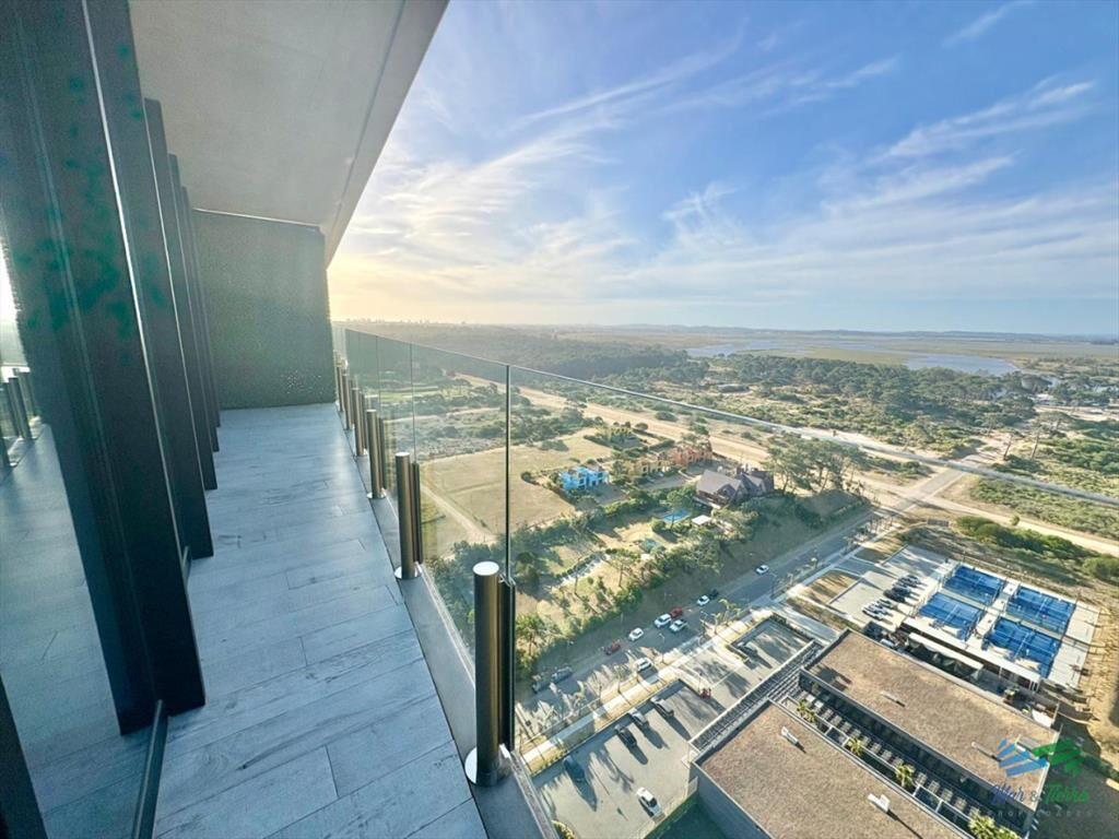 Oportunidad en Surfside - Piso alto   1 +