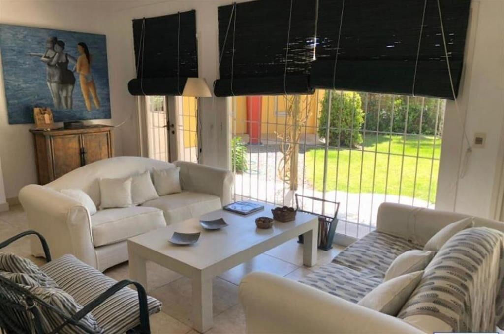 CASA EN VENTA DE 3 DORMITORIOS EN LA BARRA