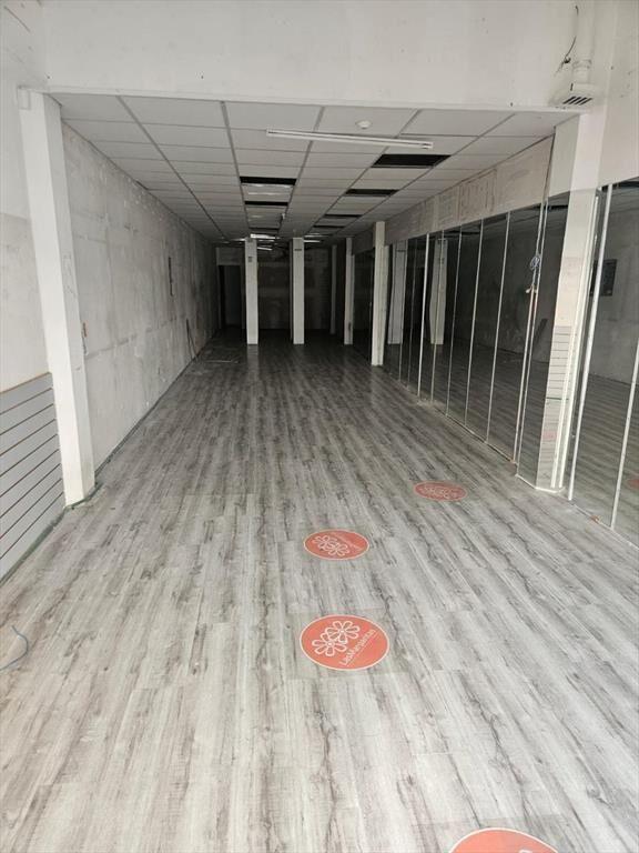 18 de Julio y Cuareim , 4 mts de frente, 180 m2 , doble alt