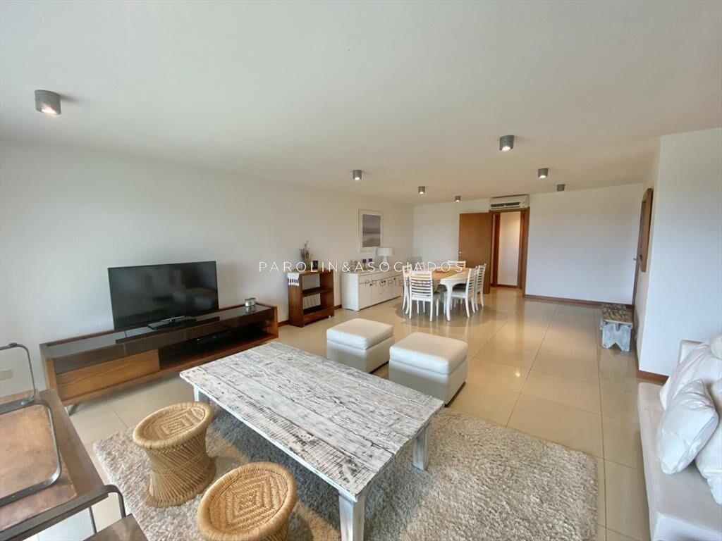 Apartamento en venta de 3 dormitorios en Playa
