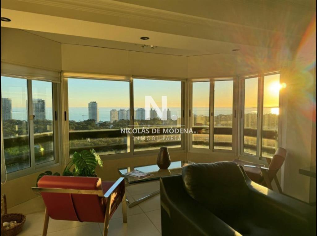 Oportunidad. Apartamento de 3 dormitorios , con ,
