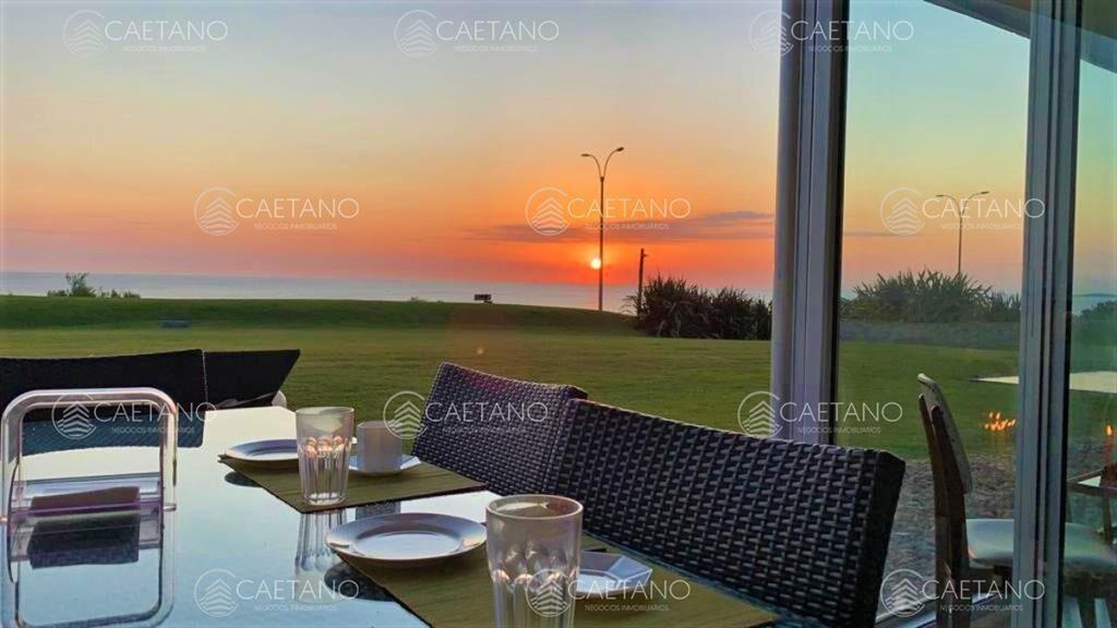 Apartamento frente al Mar Dos Dormitorios - Venta