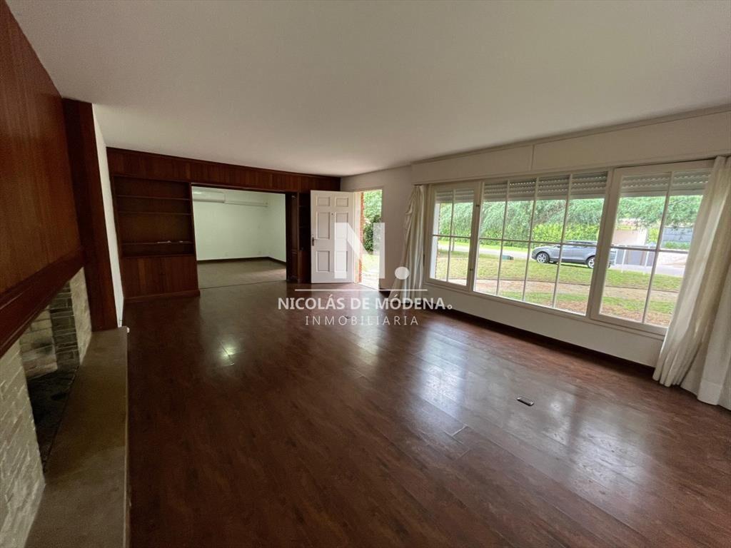 Chalet de 3 dormitorios mas dependencia en venta en zona re