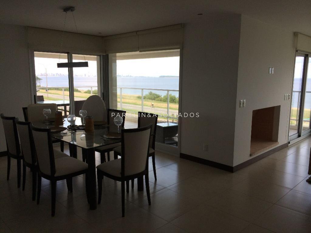 Hermoso apartamento en venta de 4 dormitorios en Ville de M