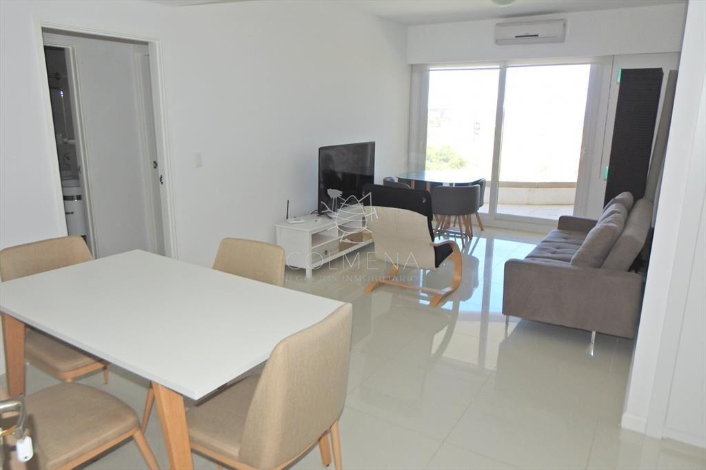 Precioso apartamento en Pinares Punta del Este.-