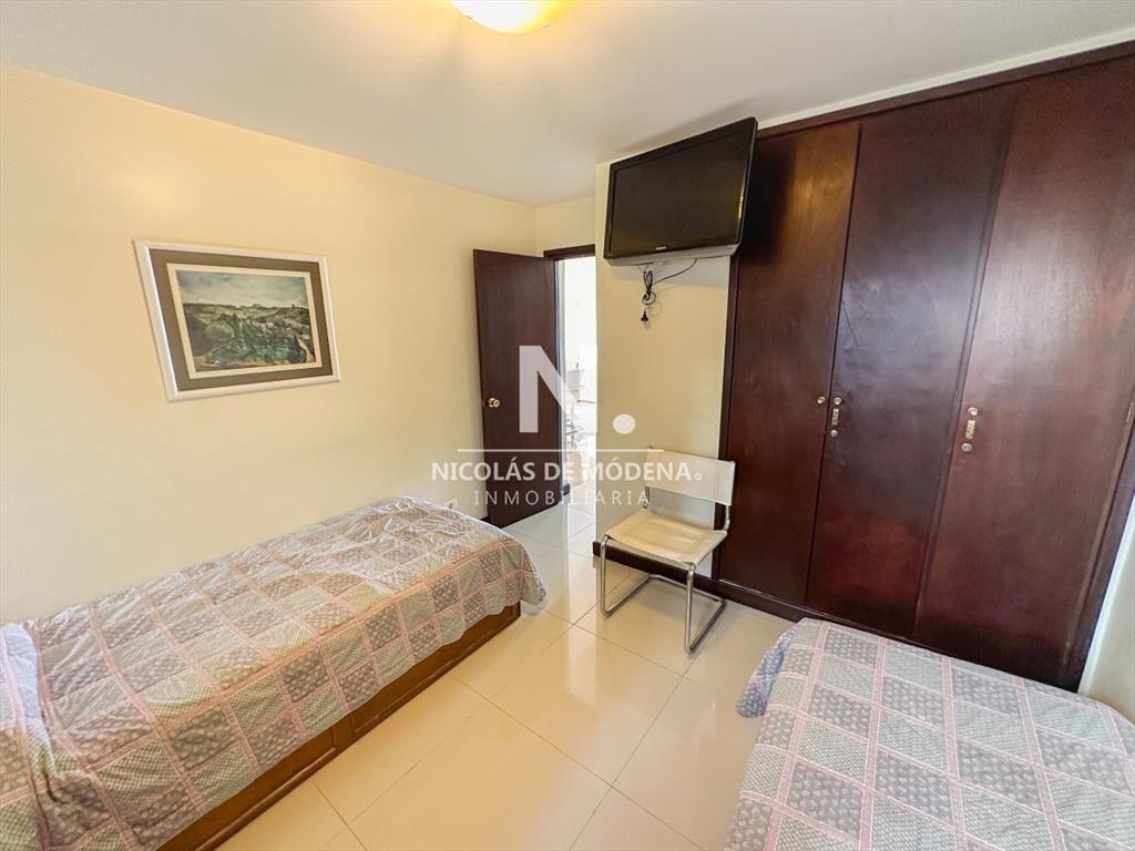 Vende impecable apartamento de 2 Dormitorios, a