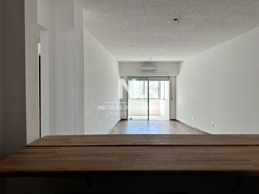Apartamento de dos dormitorios y dependencia de