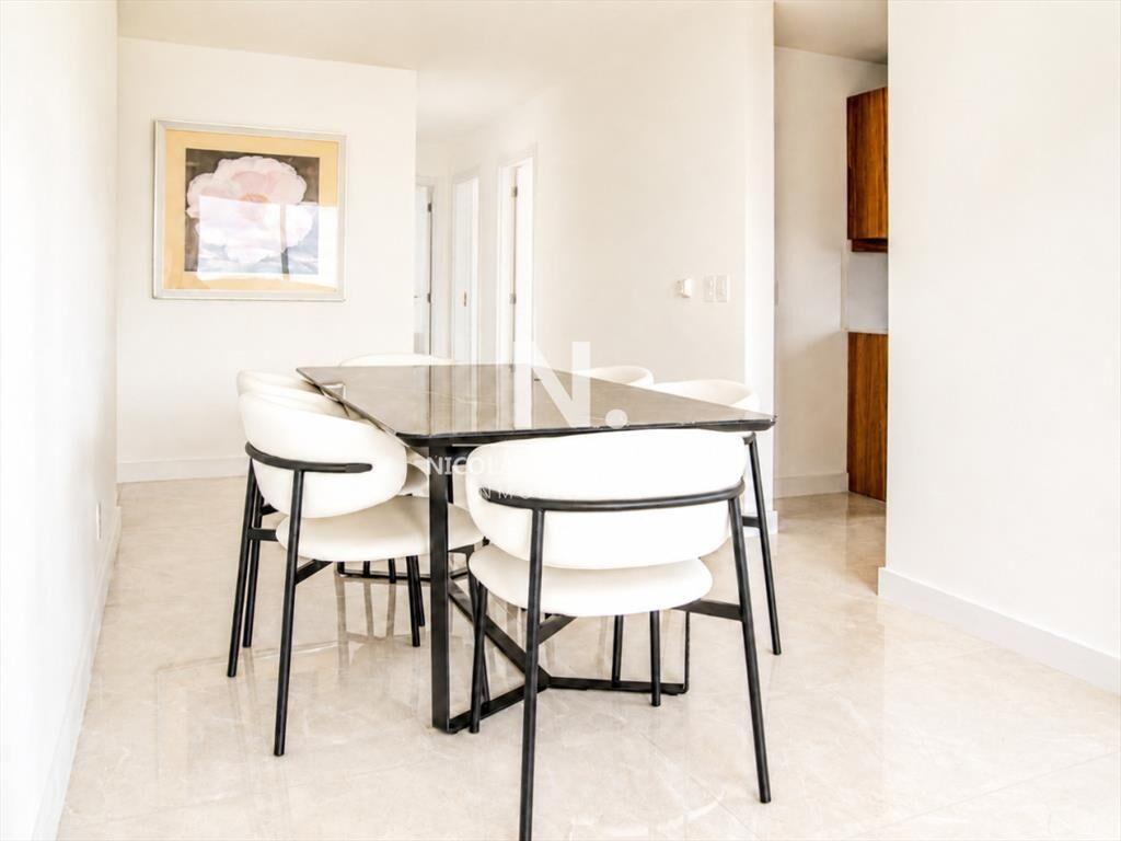 Vende apartamento de 3 dormitorios en Punta del