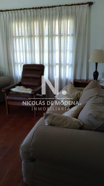 Se vende casa en Playa Mansa de 4 dormitorios al