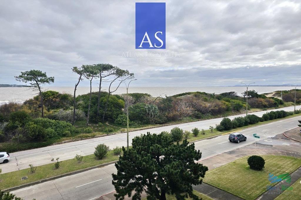 Apartamento 3 dormitorios primera línea frente al mar en P