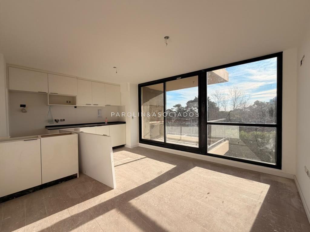 VENDE DEPTO DE 1 DORMITORIO CON PARRILLERO