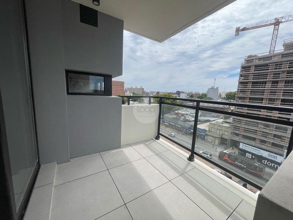 APARTAMENTO A ESTRENAR CON TERRAZA