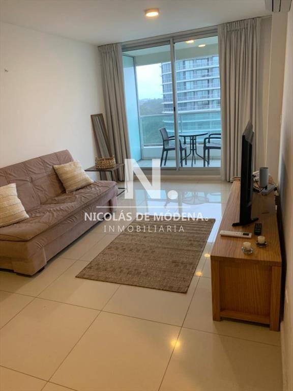 Alquila apartamento de 1 dormitorio en Punta del Este.