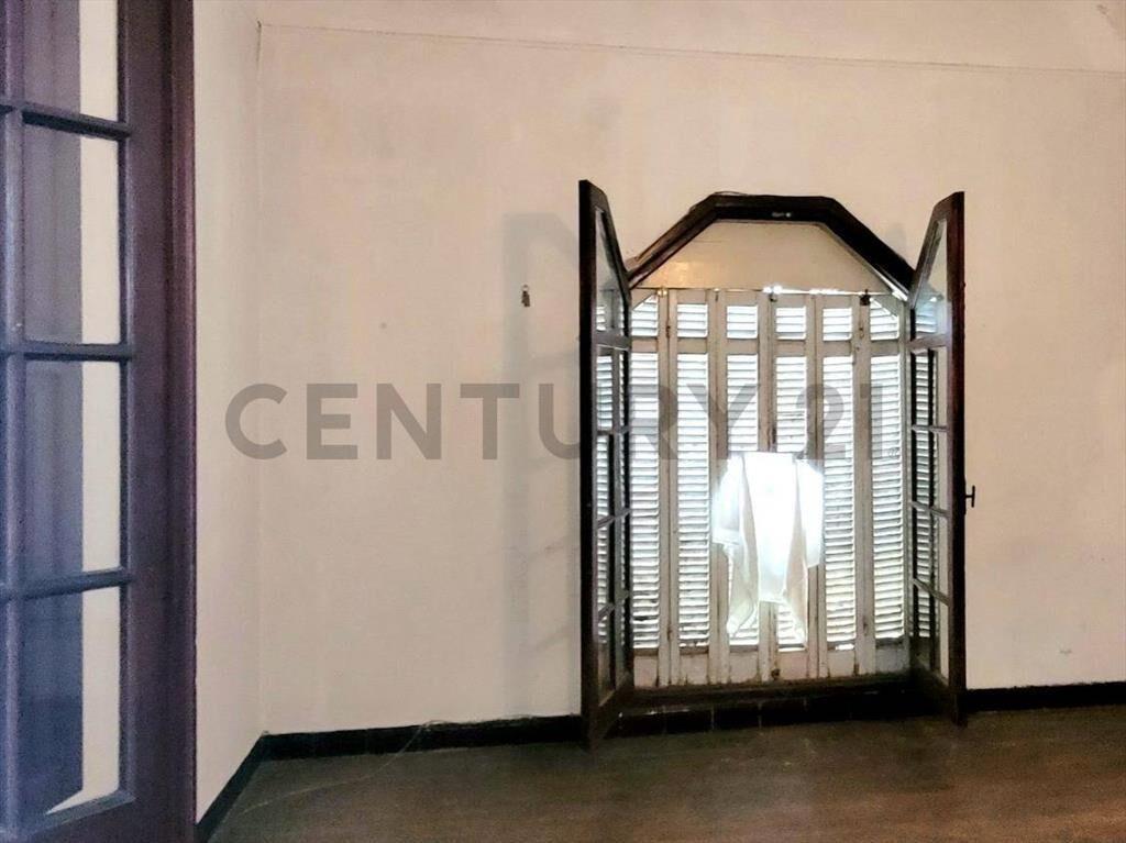 VENTA CASA A RECICLAR EN REDUCTO 100 m2 Al frente PH acep...