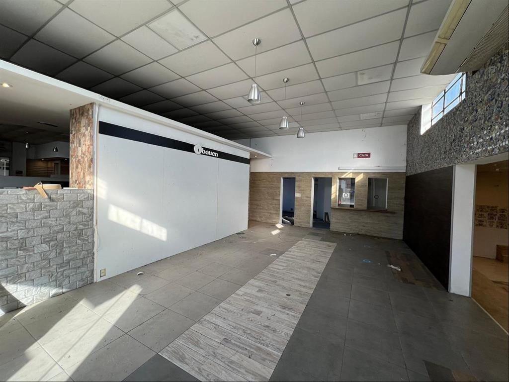 Alquiler local de 5650m2 en Maroñas