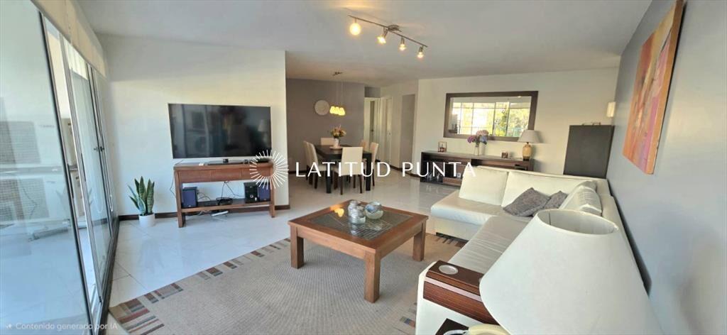Apartamento en Pinares, 3 dormitorios