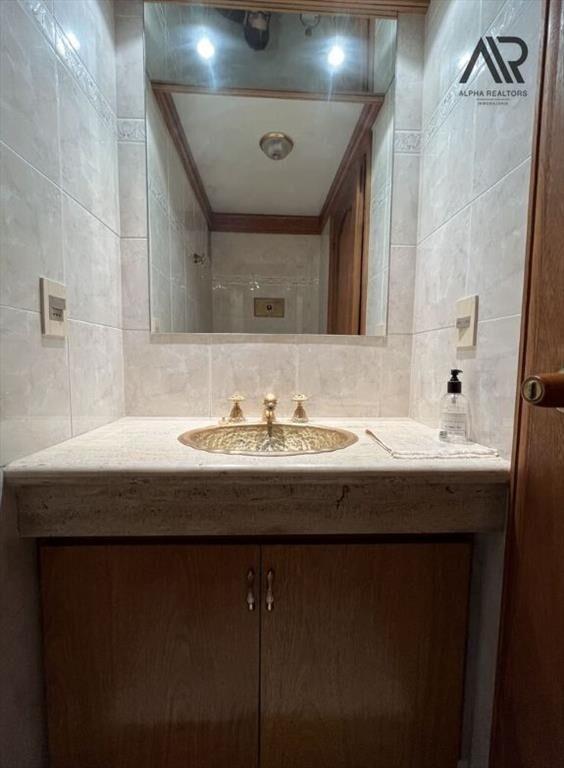 Venta Apartamento 3 Dormitorios Frente al Club de Golf e...