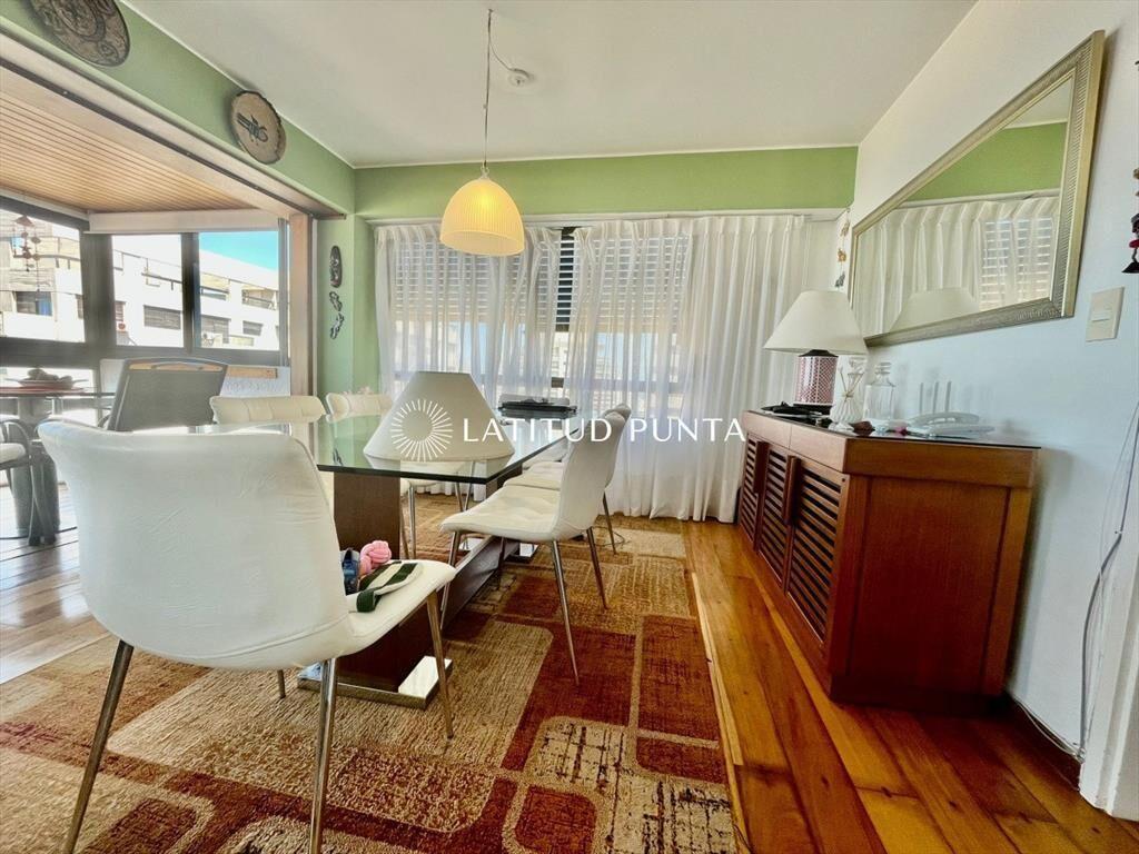 Apartamento en Brava, piso alto, 3 dormitorios