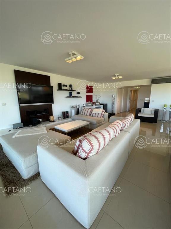 Venta Apartamento 3 dormitorios y servicio linea