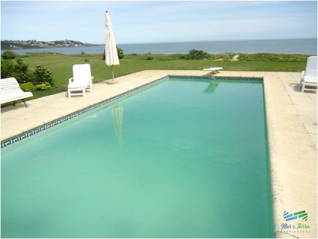 Espectacular residencia en primera LÃ­nea sobre