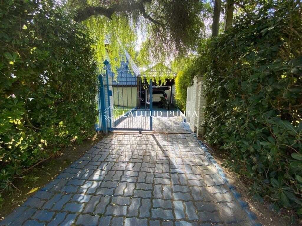 Casa en Pinares, 3 dormitorios más dependencia