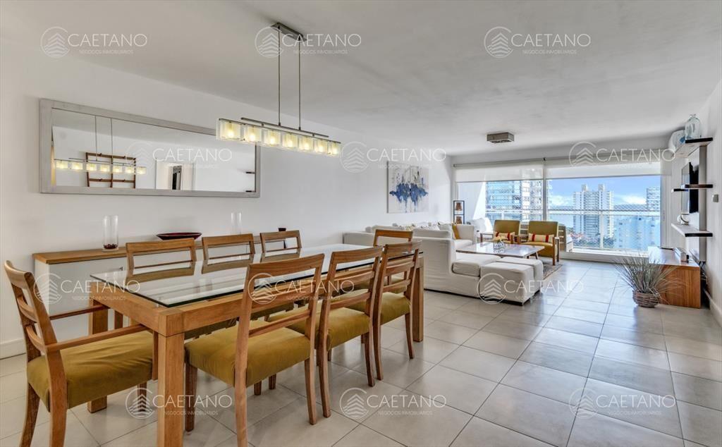 Apartamento de 3 dormitorios en alquiler de , del