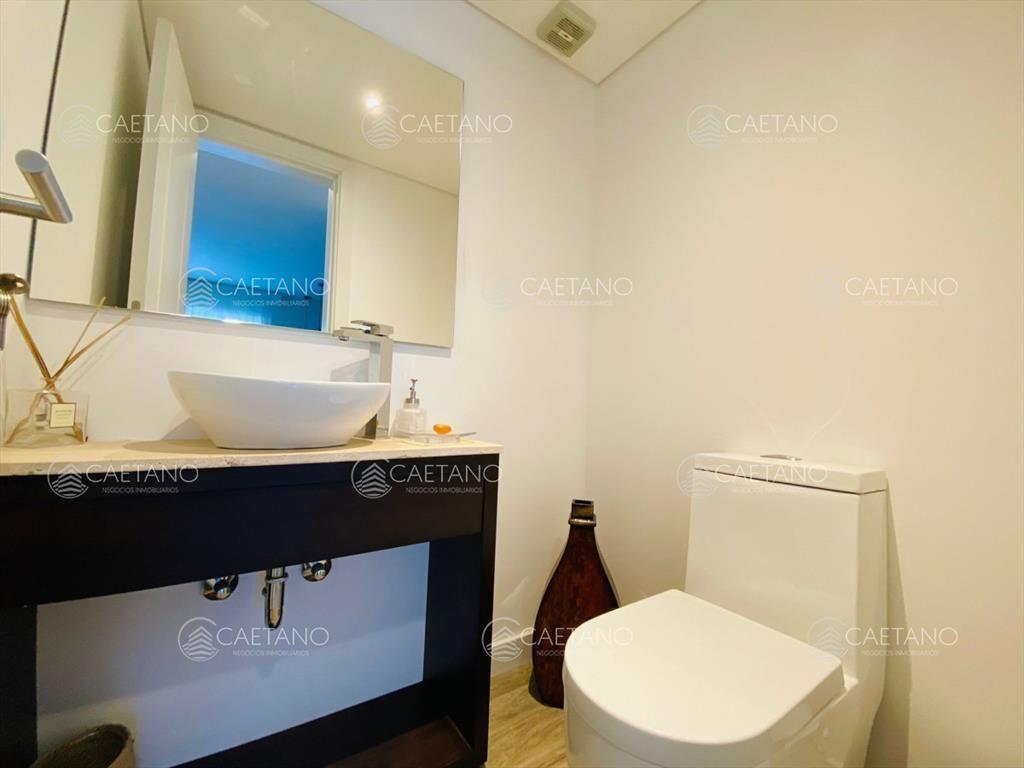 Apartamento en Venta Tres Suites y Dependencia Playa Brava