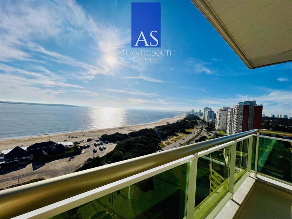 Apartamento de 3 dormitorios en primera linea ,
