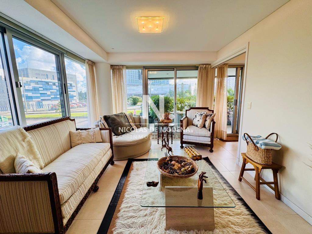 En venta apartamento de 3 dormitorios en Mansa,