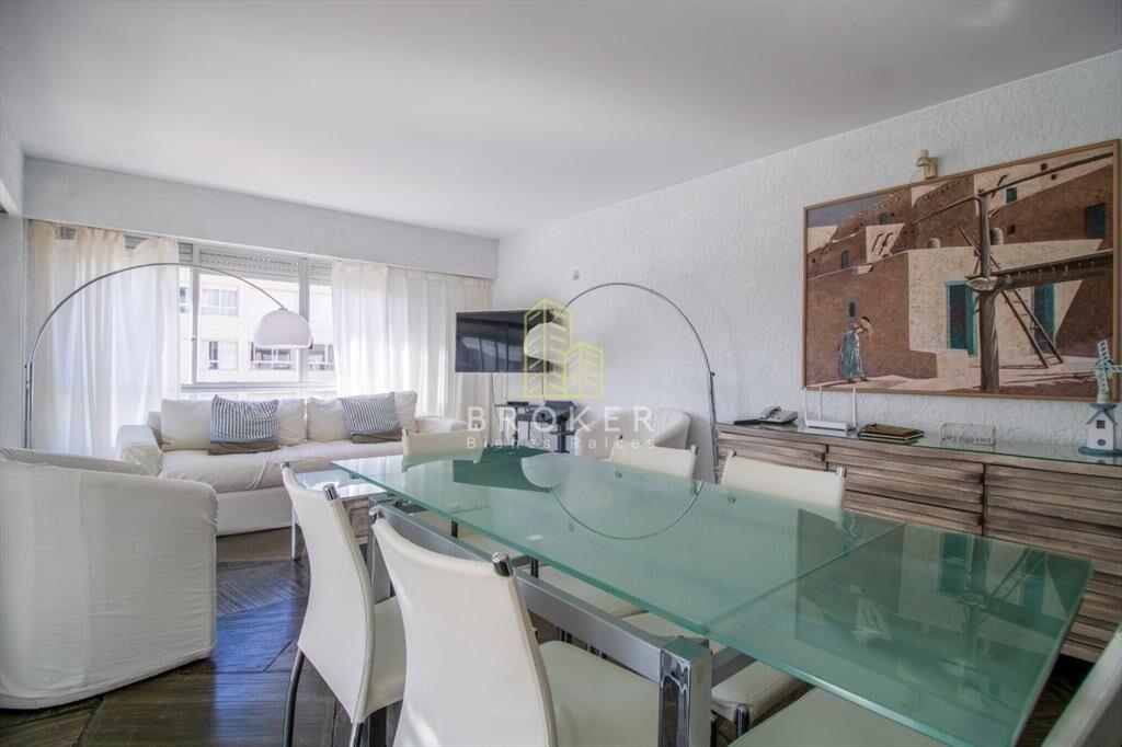 Venta de luminoso apartamento en Peninsula. Punta