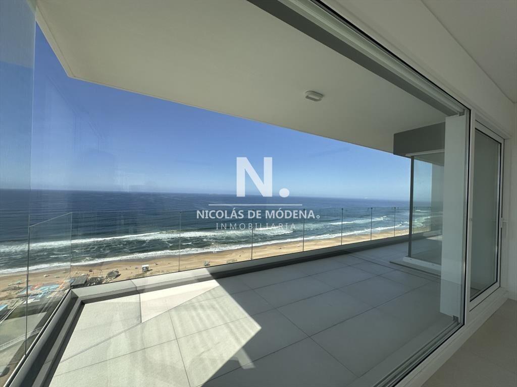 Vende apartamento de 4 dormitorios en Torre Le