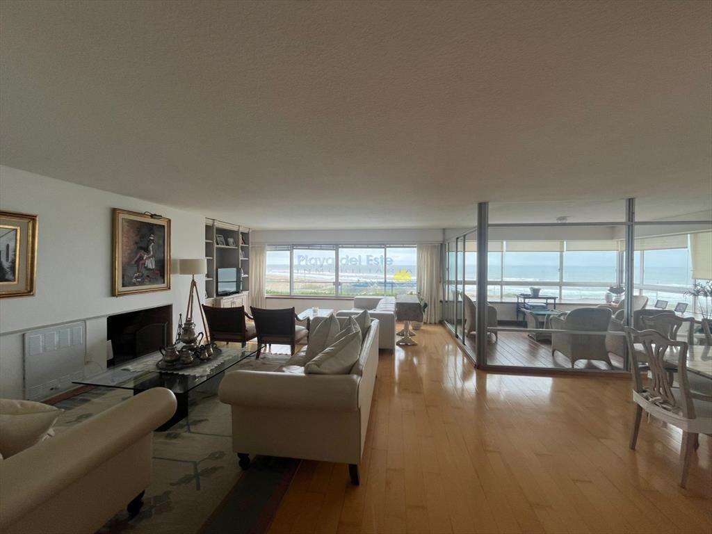 Apartamento en Venta de 3 dormitorios en Punta ,