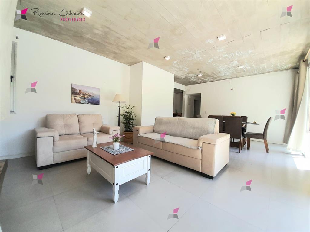 Casa de tres dormitorios a metros del mar en con
