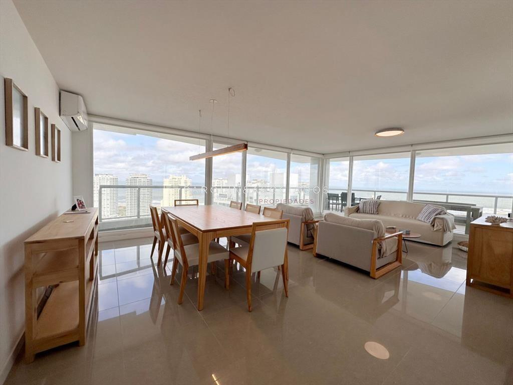 Apartamento de 3 dormitorios en suite en venta en Torre One