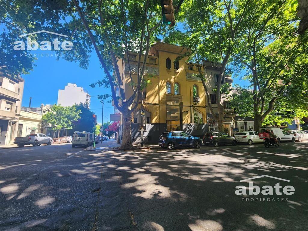 Venta propiedad corporativa - 423m2 sobre Av. Rivera próxim