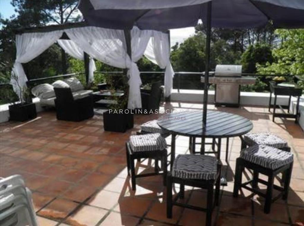 Venta de casa de 6 dormitorios en zona exclusiva de Punta d