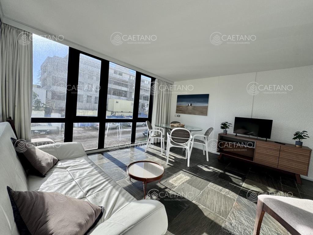 Venta apartamento de dos dormitorios, Playa Brava