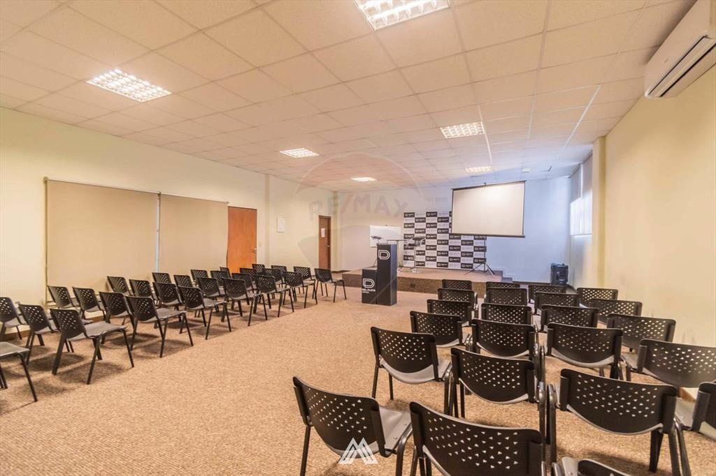 VENTA SEMIPISO DE OFICINAS EQUIPADO EN CENTRO