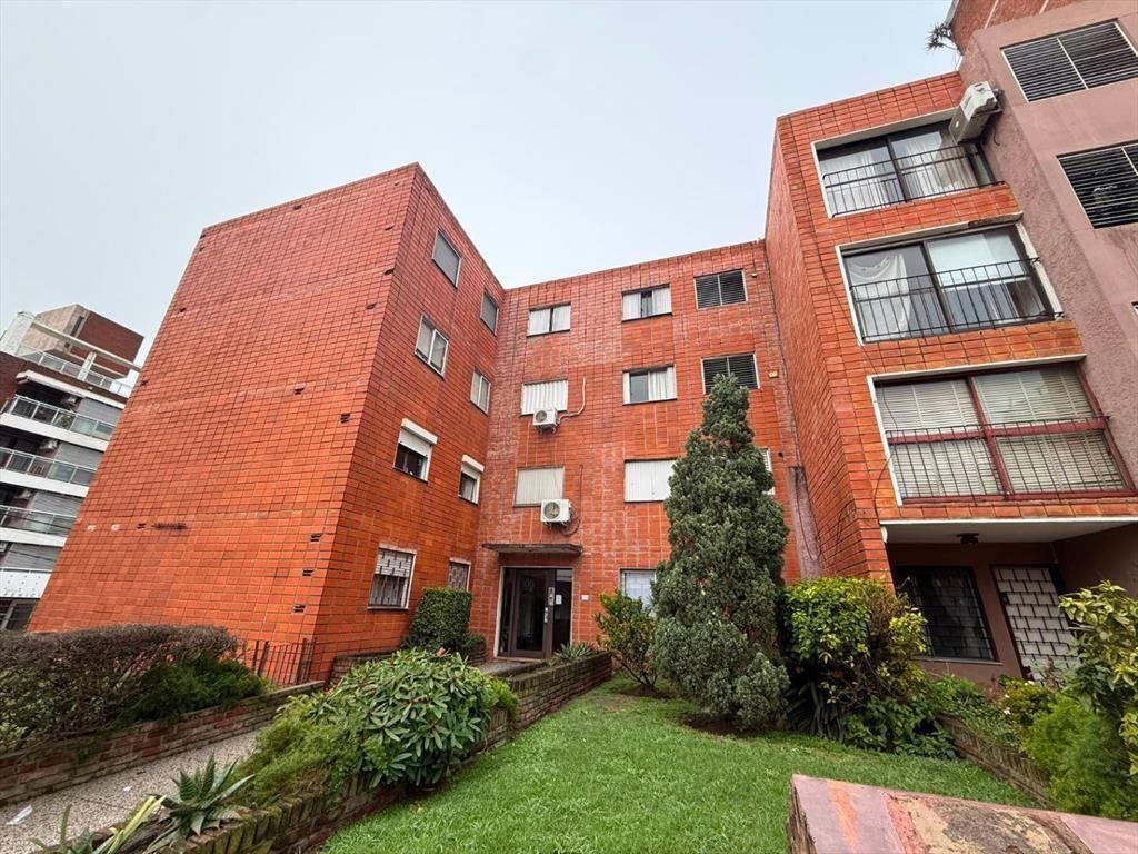 Apartamento de 3 dormitorios en venta en Verdi casi Propios