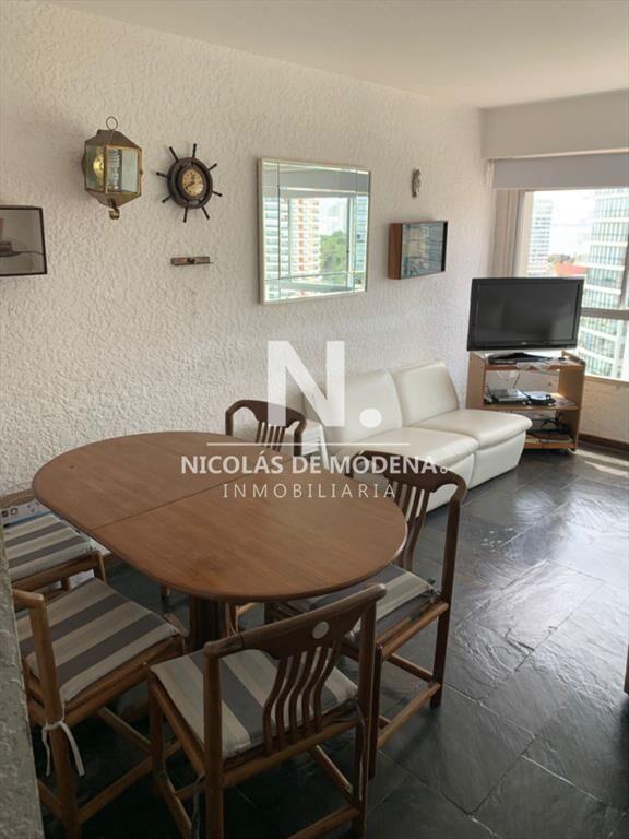 Apartamento de 1 dormitorio ubicado en un en de