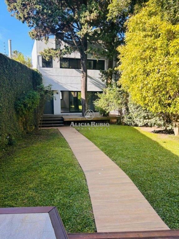 CASA DE REVISTA EN EL GOLF – 4 DORM. EN SUITE, 7 BAÑOS, ...