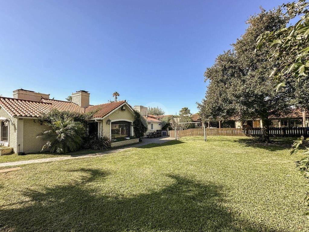 Venta Casa de gran porte Ciudad de la Costa. Gran terreno,