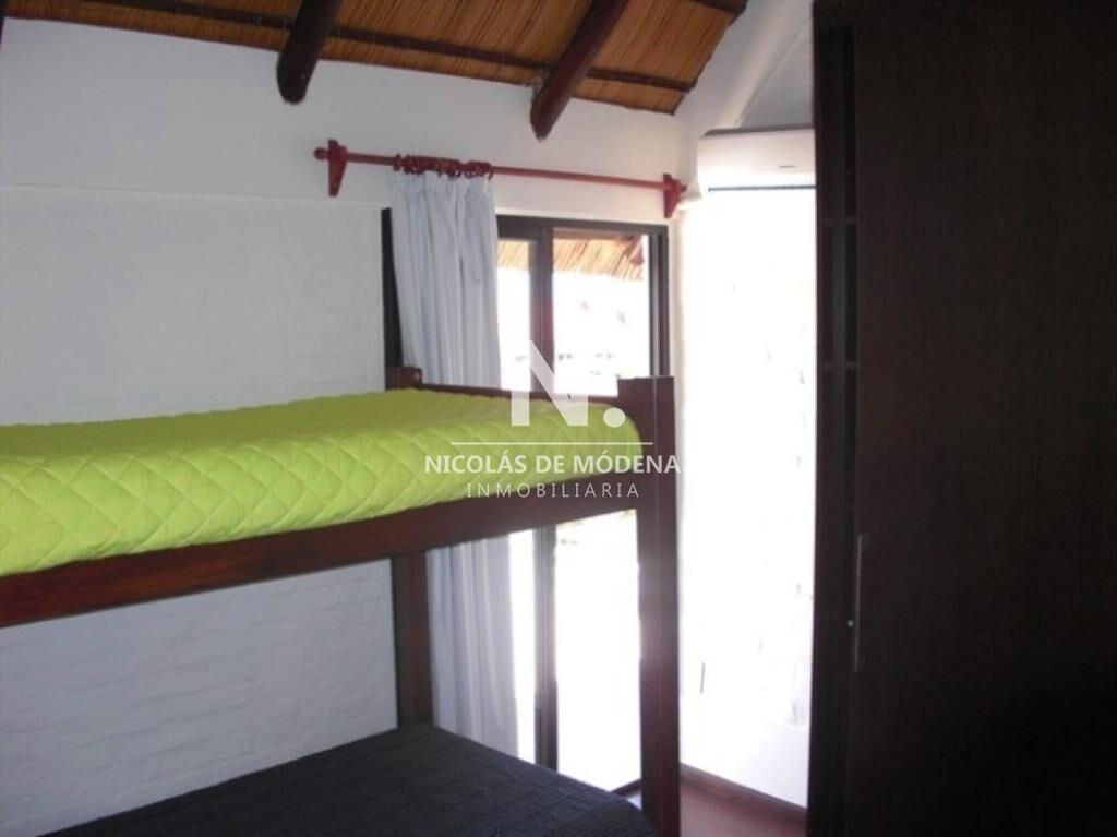 CabaÃ±a de 4 dormitorios y piscina cerca del mar,