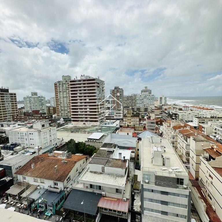 Alquiler y Venta  de apartamento de 3 dormitorios en Punta