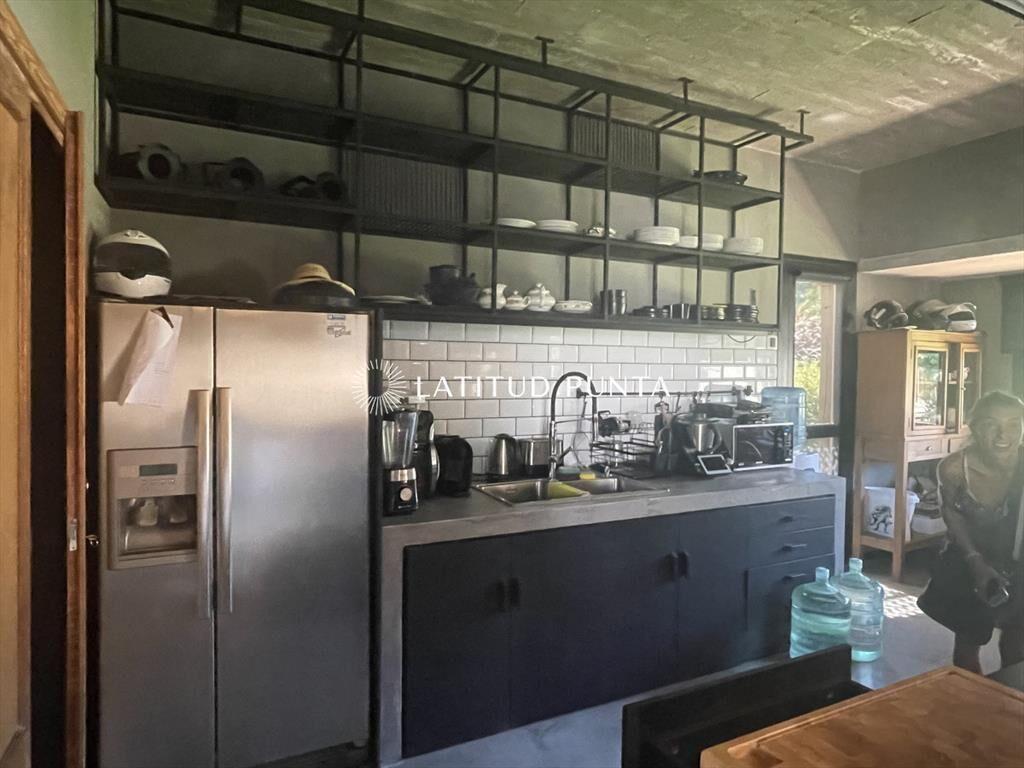 Moderna casa en zona colegios, 4 dormitorios