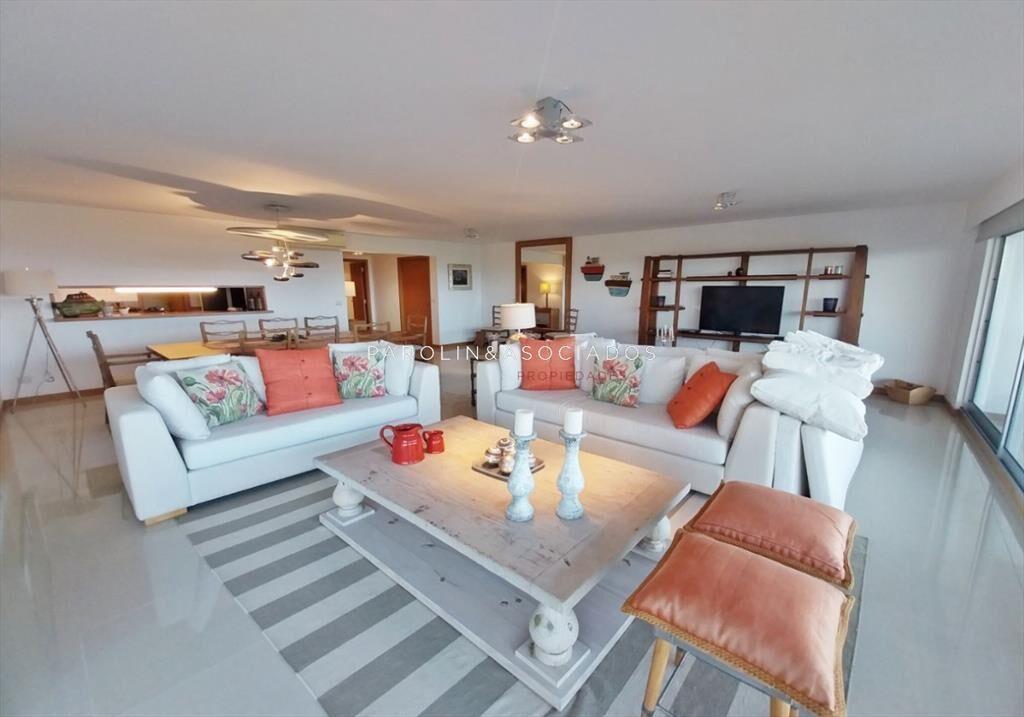 Apartamento en venta de 3 dormitorios + en Punta