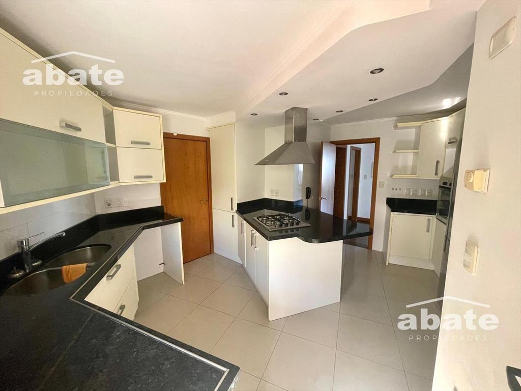 Venta apartamento 4 dormitorios   servicio completo ,Rambla
